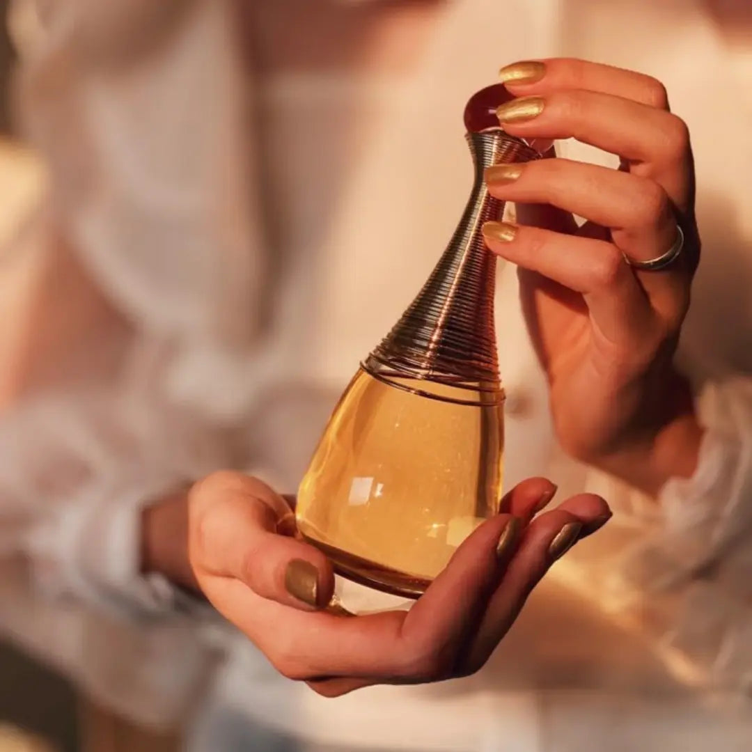 Combo Divine Essence – Scandal, J’adore, La Vie Est Belle + Perfumero Recargable