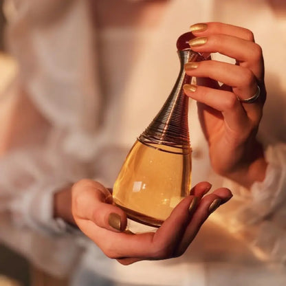 Combo Divine Essence – Scandal, J’adore, La Vie Est Belle + Perfumero Recargable
